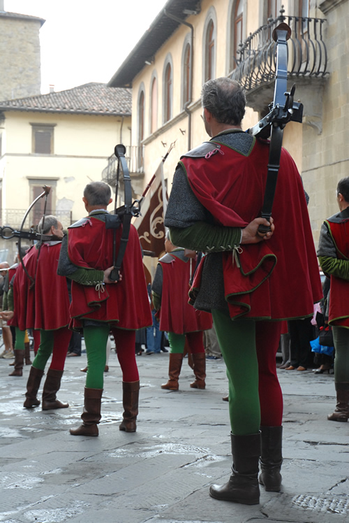 Corteo balestrieri prima della gara